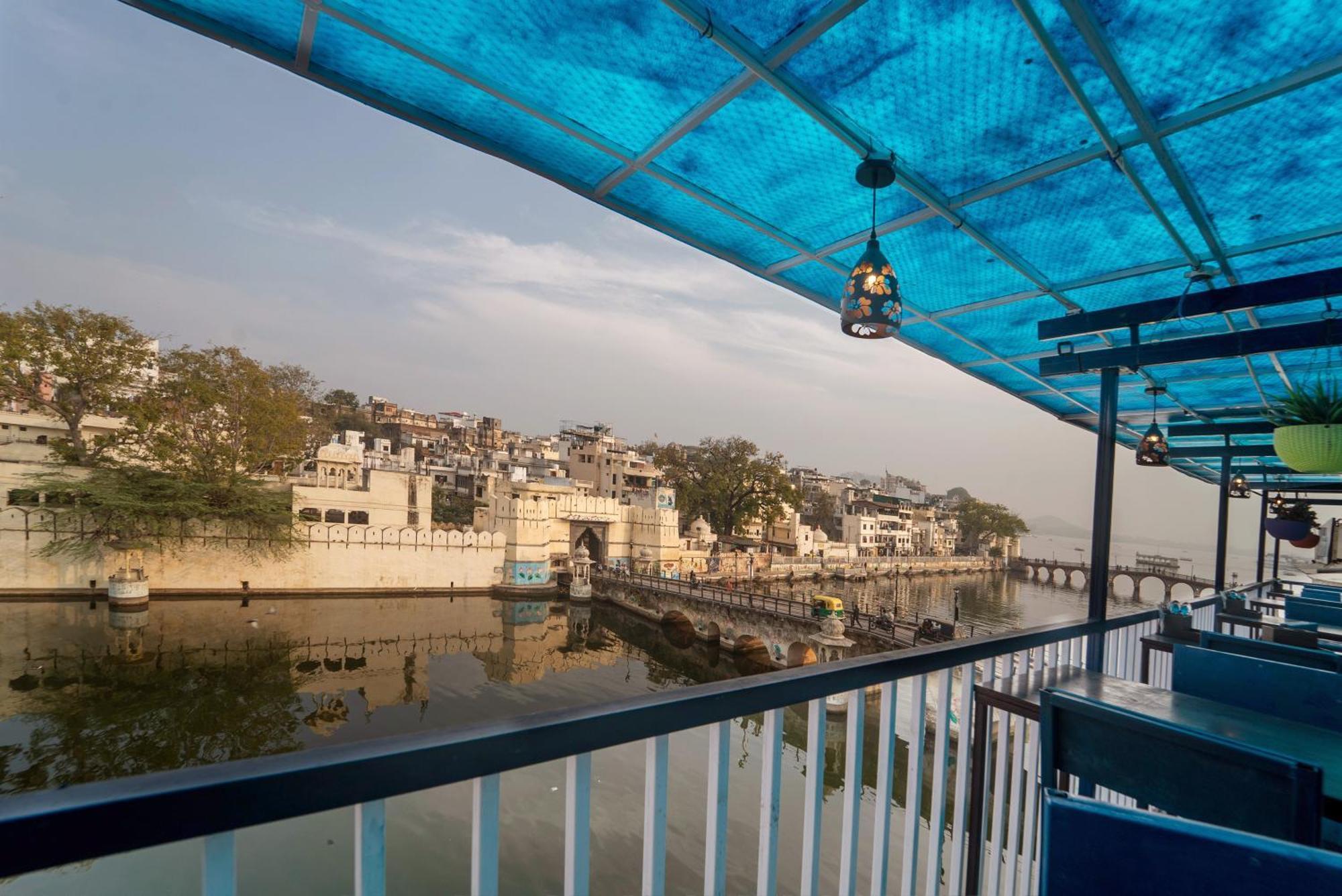 Venice View Hotel & Restaurant Udaipur Extérieur photo